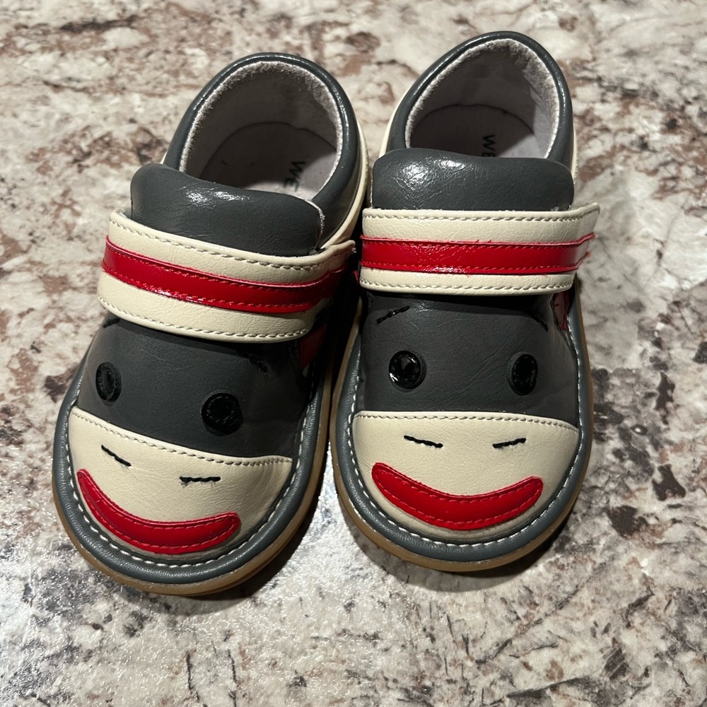 Wee Squeak Toddler Shoes Size 7
